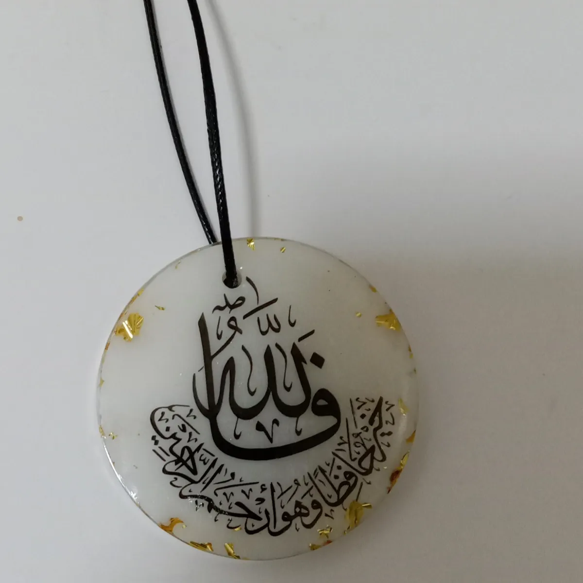 تعليقة سيارة - صورة 1