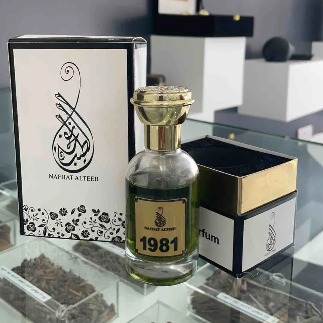 عطر 1980 - صورة 1