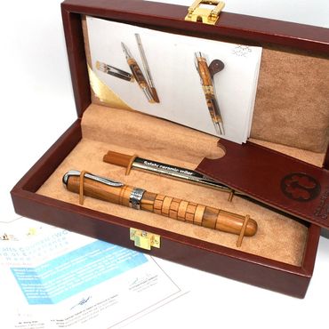 القلم الحاصل على جائزة مجلس الحرف 2016