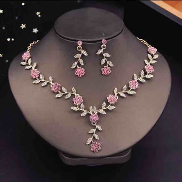 قلادة زهور فأخيره .